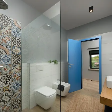 Villa Median For 10 People With Sea View, Kids Playground & Pet Friendly - Only 3 Km From Gajana