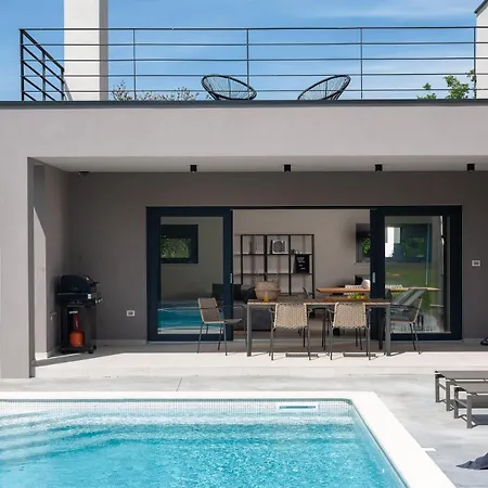Villa Median For 10 People With Sea View, Kids Playground & Pet Friendly - Only 3 Km From