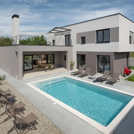Villa Median For 10 People With Sea View, Kids Playground & Pet Friendly - Only 3 Km From *