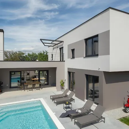 Median For 10 People With Sea View, Kids Playground & Pet Friendly - Only 3 Km From Gajana