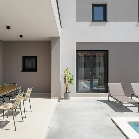 Vila Median For 10 People With Sea View, Kids Playground & Pet Friendly - Only 3 Km From *