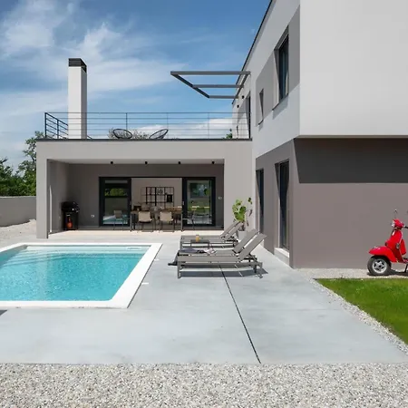 Vila Median For 10 People With Sea View, Kids Playground & Pet Friendly - Only 3 Km From
