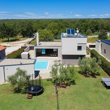 Median For 10 People With Sea View, Kids Playground & Pet Friendly - Only 3 Km From * Gajana