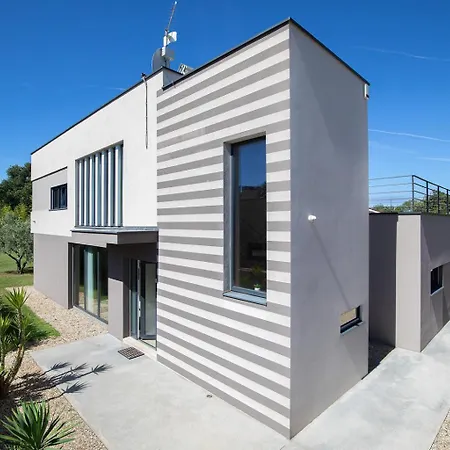 Vila Median For 10 People With Sea View, Kids Playground & Pet Friendly - Only 3 Km From *